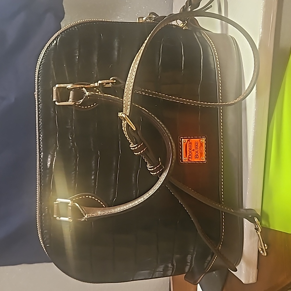 551 KA.... EUC Vintage Dooney & Bourke Purse w/Duster bag